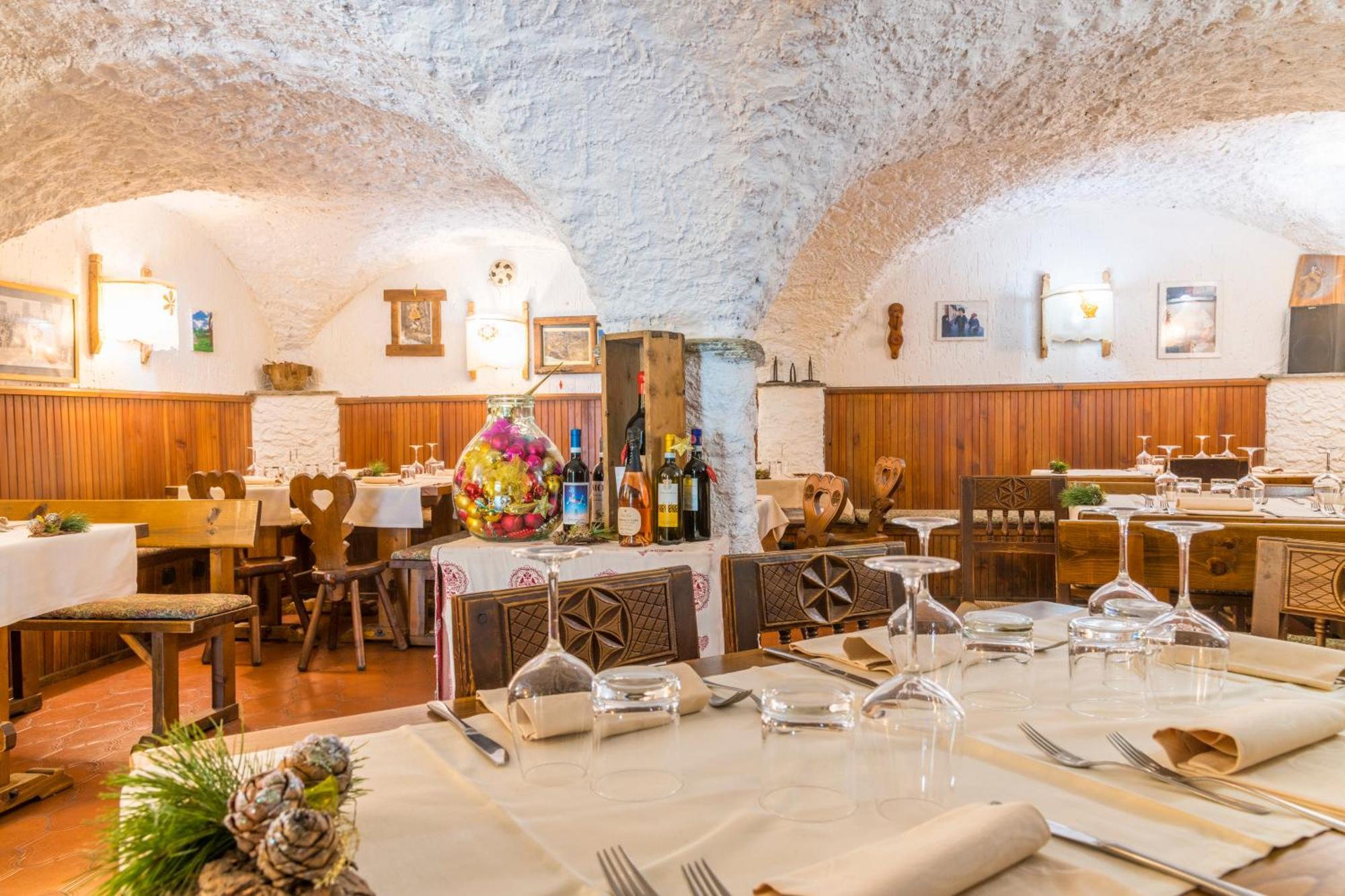 La Placette - Albergo Diffuso E Trattoria Usseaux Exterior photo
