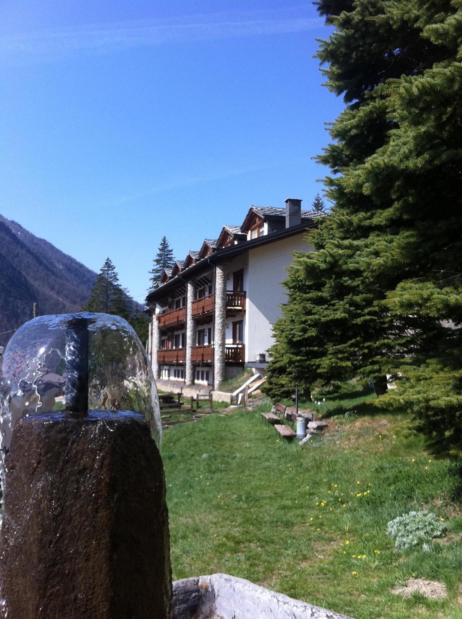 La Placette - Albergo Diffuso E Trattoria Usseaux Exterior photo