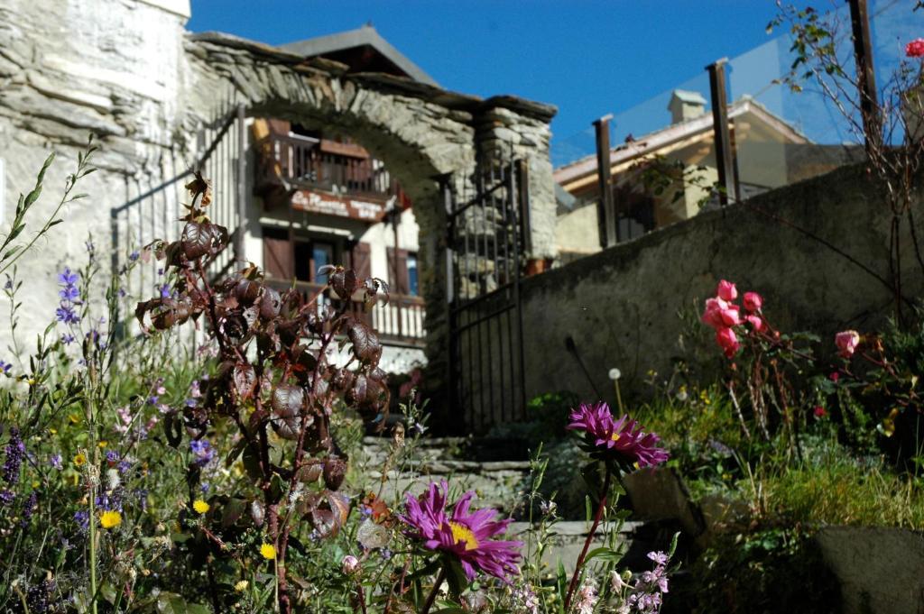 La Placette - Albergo Diffuso E Trattoria Usseaux Exterior photo